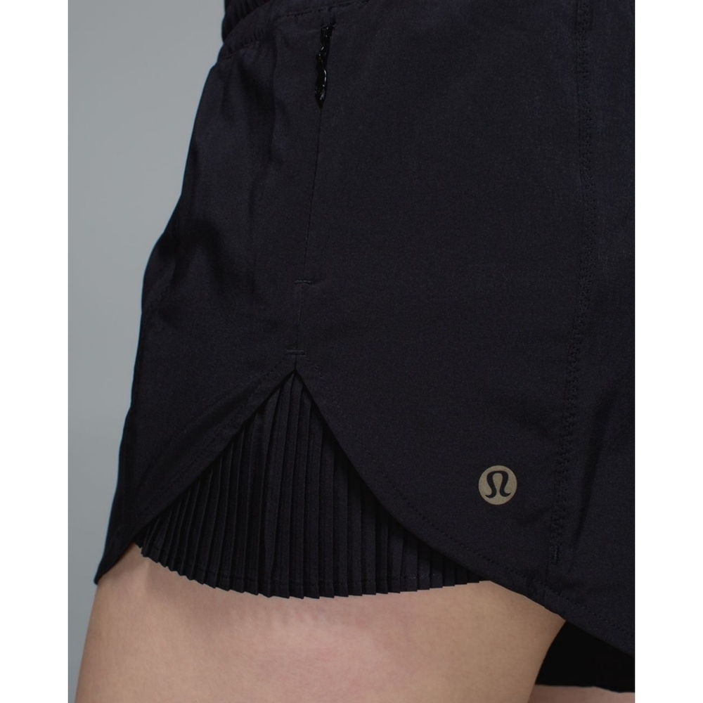 LULULEMON Pleat To Street Shorts Low Rise Black Pleated Side Size 2